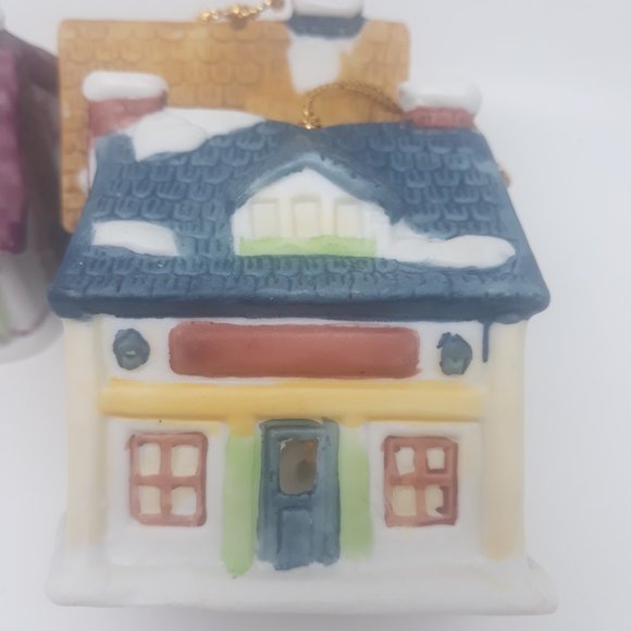 VINTAGE 1991 READERS DIGEST The Queens Inn Baker Grocer ORNAMENT BELLS Christmas - Picture 3 of 5